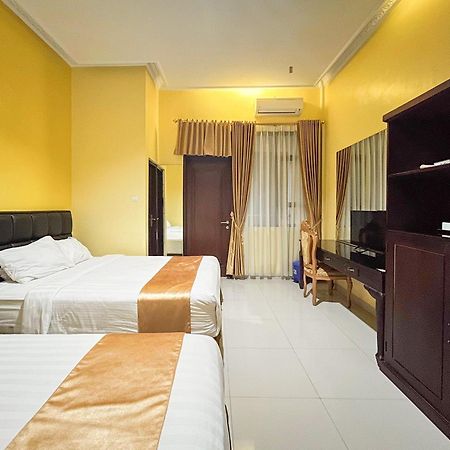 Kartika Hotel Syariah Pacitan Mitra Reddoorz Dış mekan fotoğraf