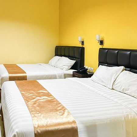 Kartika Hotel Syariah Pacitan Mitra Reddoorz Dış mekan fotoğraf