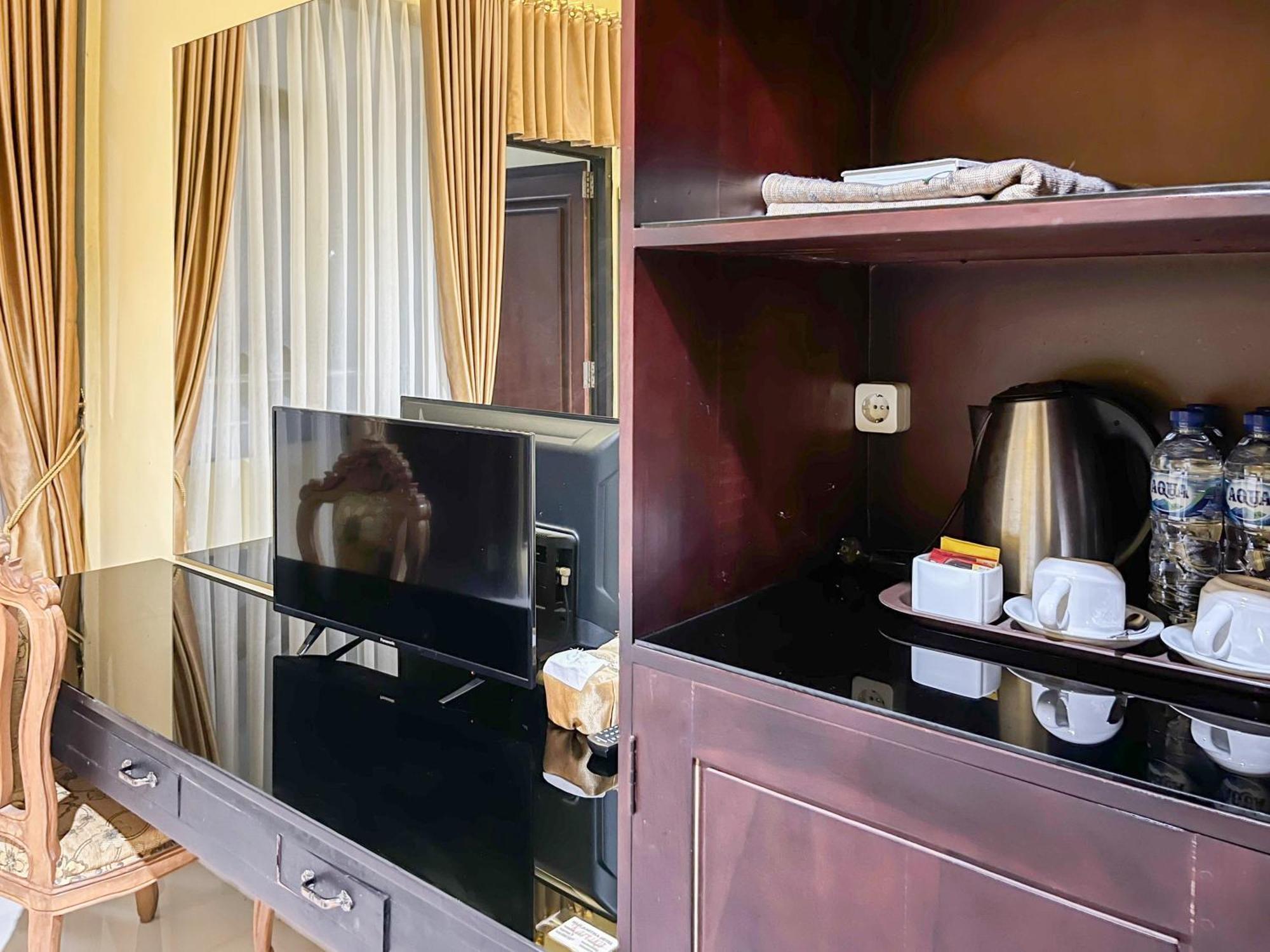 Kartika Hotel Syariah Pacitan Mitra Reddoorz Dış mekan fotoğraf