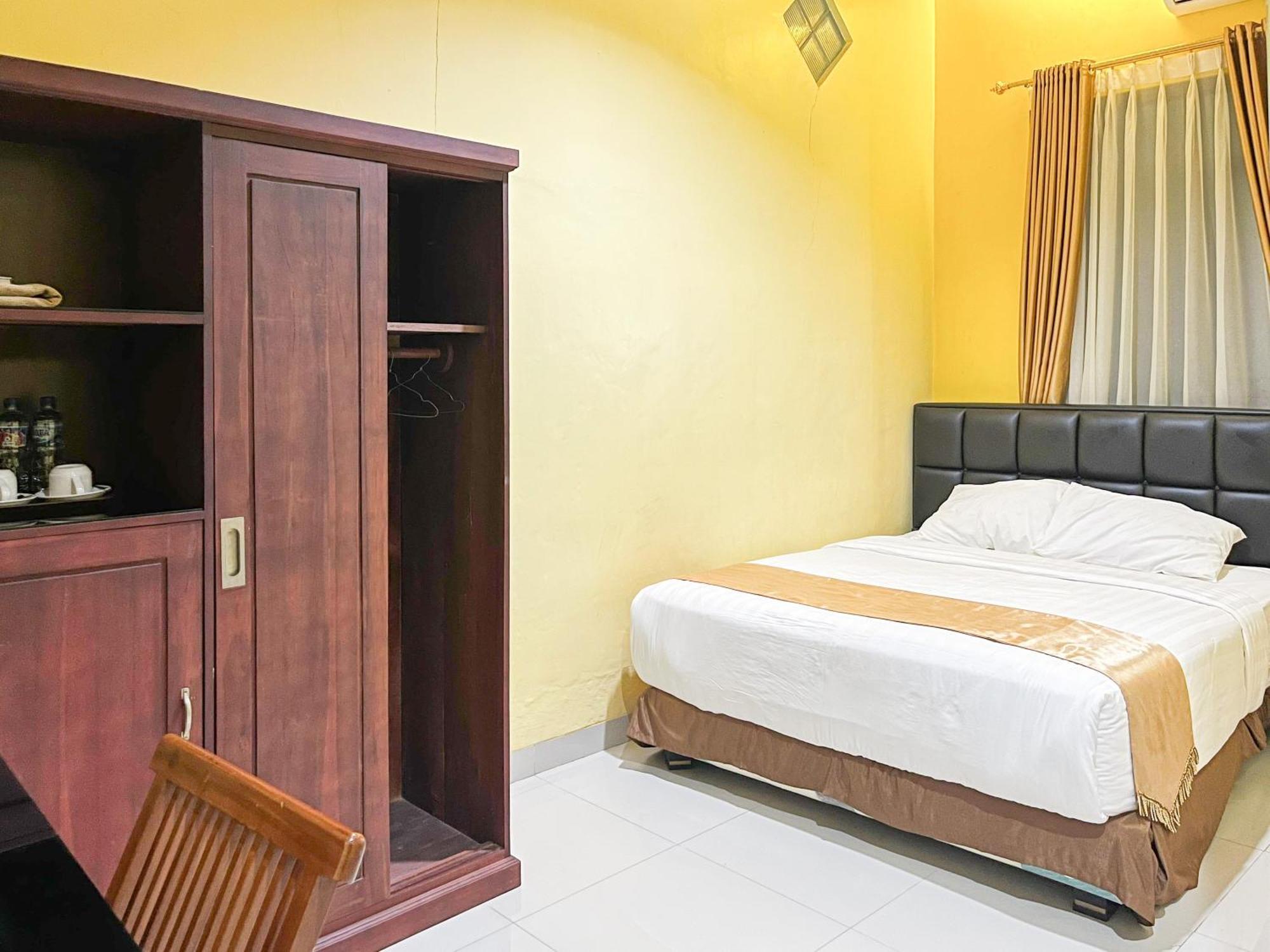 Kartika Hotel Syariah Pacitan Mitra Reddoorz Dış mekan fotoğraf