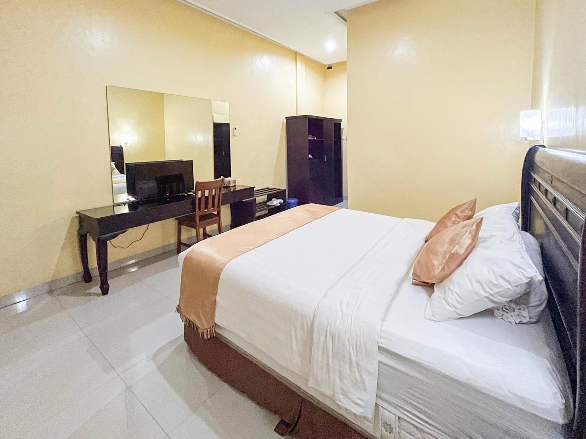 Kartika Hotel Syariah Pacitan Mitra Reddoorz Dış mekan fotoğraf