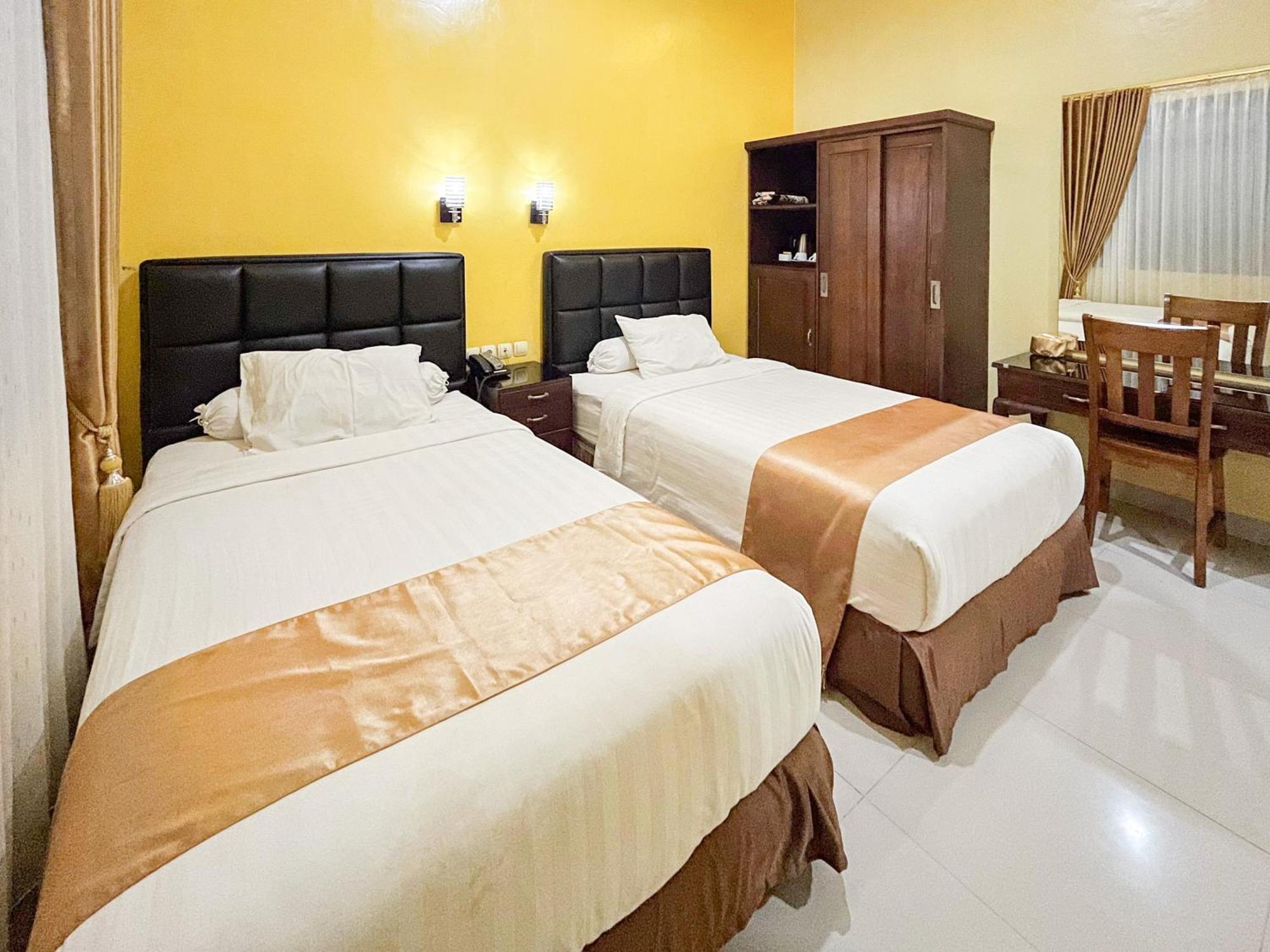 Kartika Hotel Syariah Pacitan Mitra Reddoorz Dış mekan fotoğraf