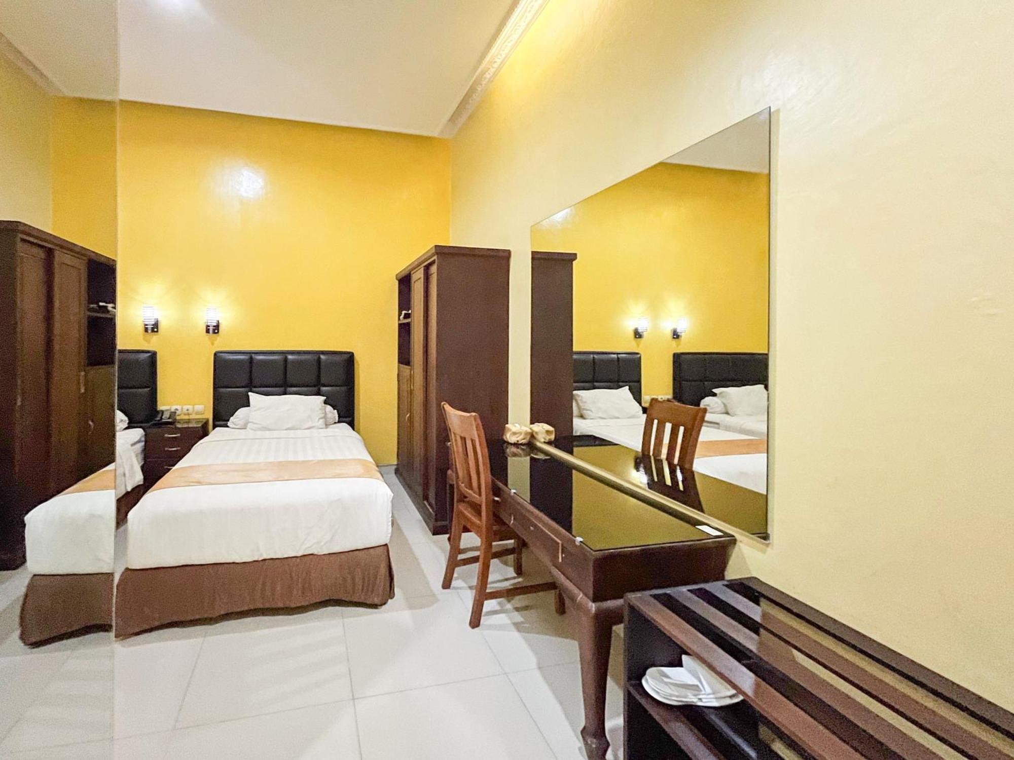 Kartika Hotel Syariah Pacitan Mitra Reddoorz Dış mekan fotoğraf